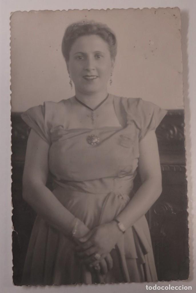 Fotograf&iacute;a antigua: FOTOGRAFIA DE MUJER CON JOYAS