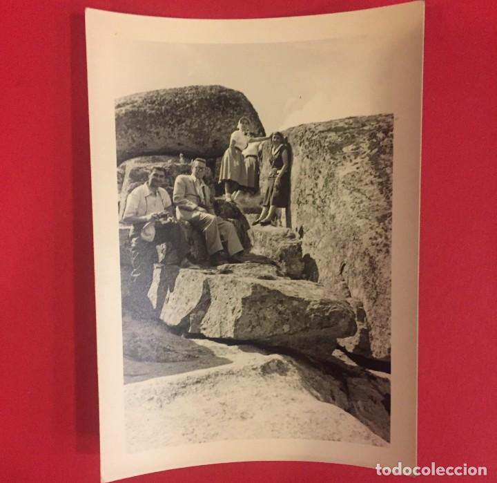 Fotograf&iacute;a antigua: FOTOGRAFIA SUBIDA A SILLA FELIPE II A&Ntilde;OS 40-50, CASA ROS