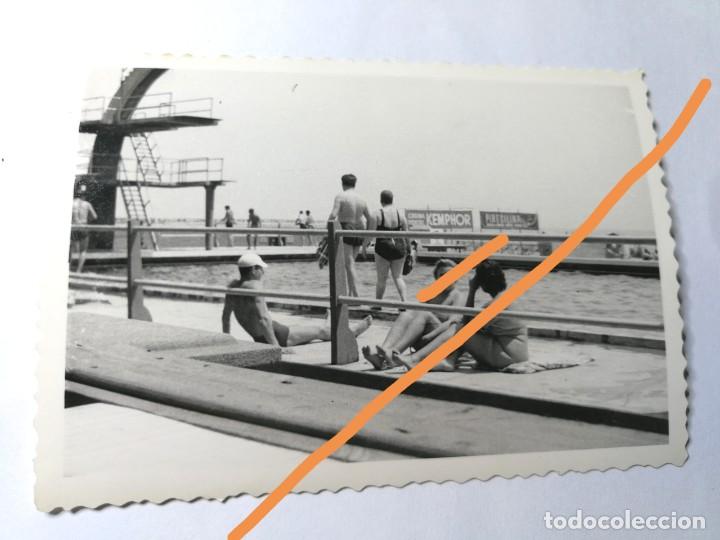 Fotograf&iacute;a antigua: Antigua fotograf&iacute;a. piscina. publicidad crema dental kemphor. Foto a&ntilde;os 60.