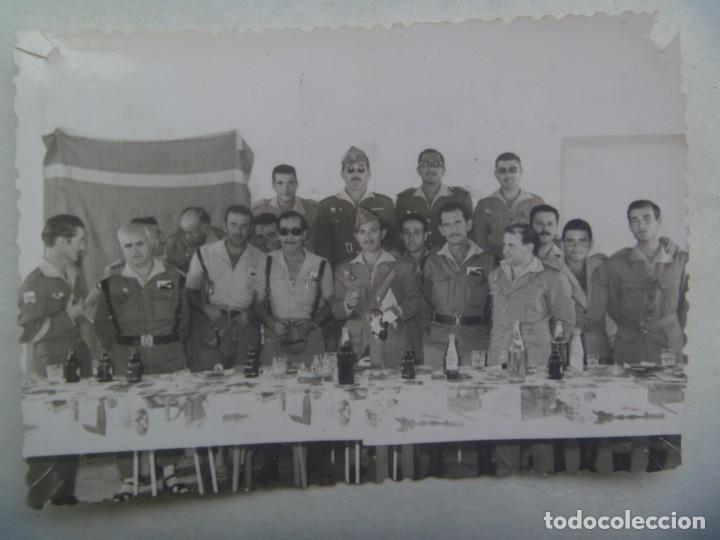 Fotograf&iacute;a antigua: LA LEGION : FOTO DE LEGIONARIOS Y OFICIALES EN CELEBRACION. EL AAIUN, SAHARA
