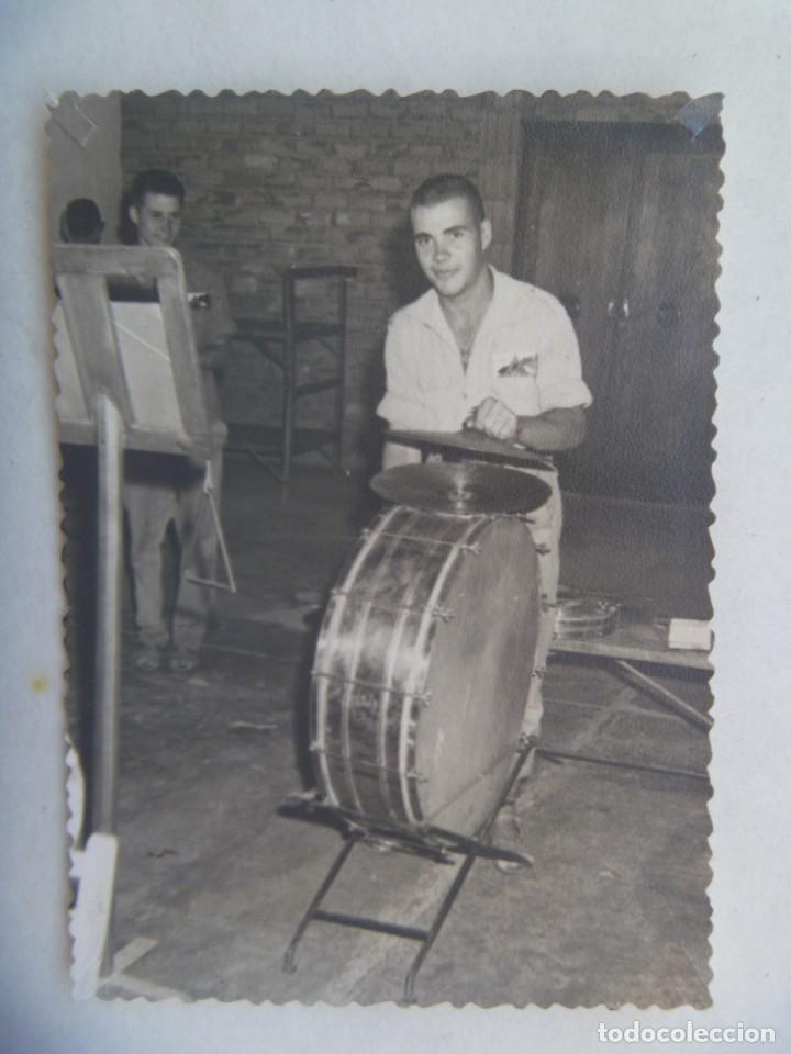 Fotograf&iacute;a antigua: LA LEGION : FOTO DE LEGIONARIO DE LA BANDA DE MUSICA CON BOMBO. EL AAIUN, SAHARA