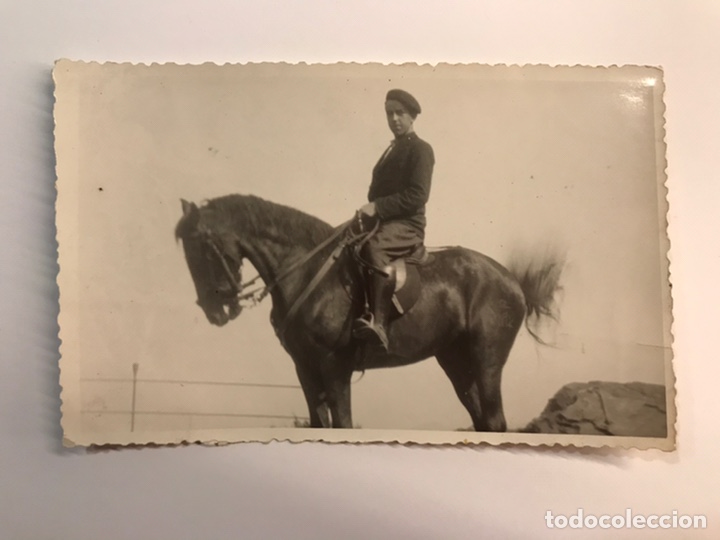 Fotograf&iacute;a antigua: CARLISMO. Fotograf&iacute;a Requete a Caballo... Navarra ? (h.1960?) Medidas: 13,5 x 8,5 cm.,