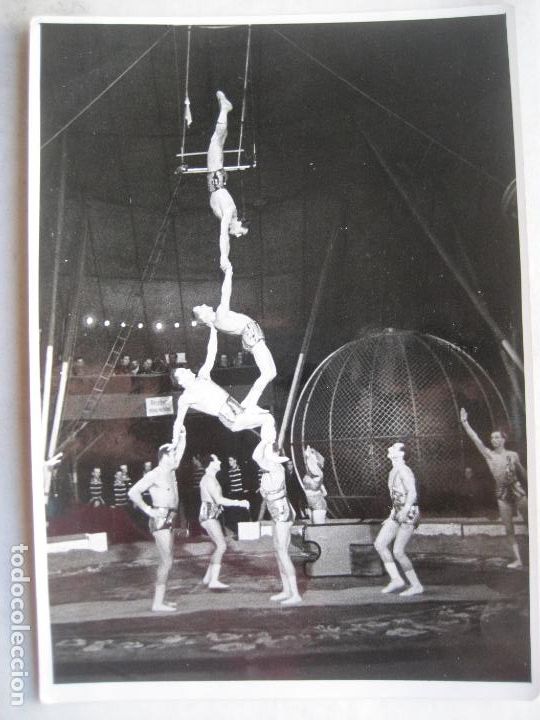 Fotograf&iacute;a antigua: Circo. Romanos Truppe. 18 x 13 cms.