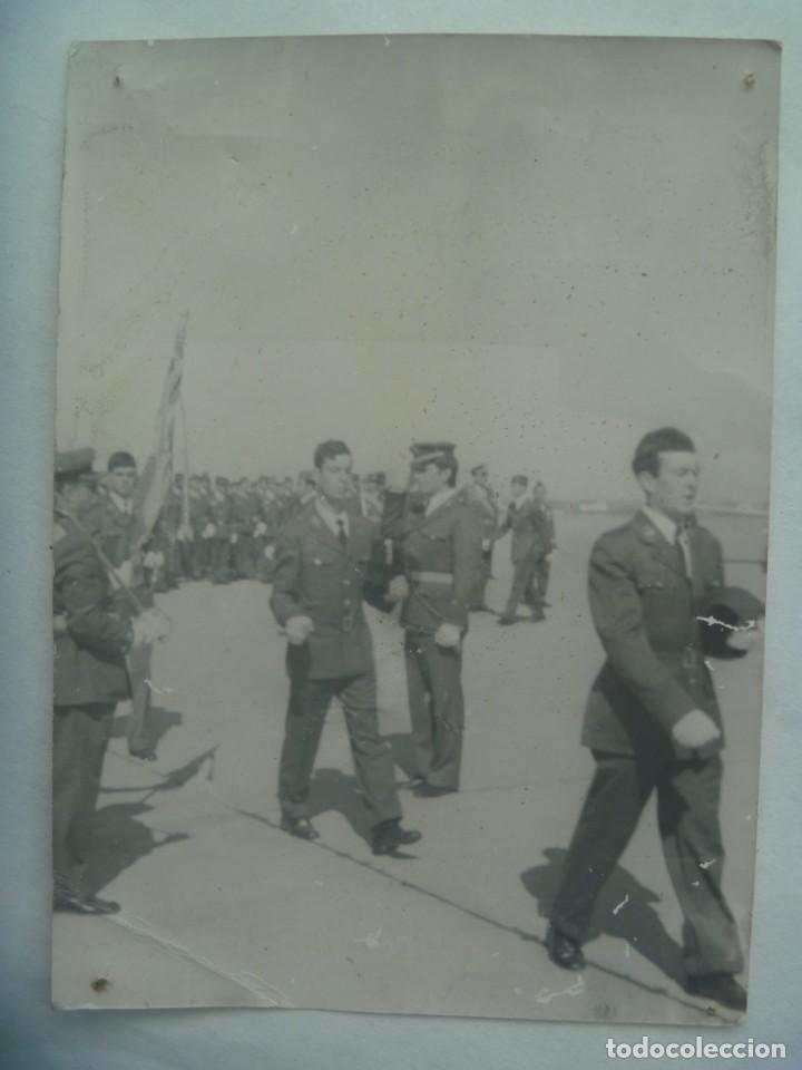 Fotograf&iacute;a antigua: AVIACION : FOTO DE JURA DE BANDERA DE MILITARES DEL EJERCITO DEL AIRE ..... 12,5 X 17,5 CM