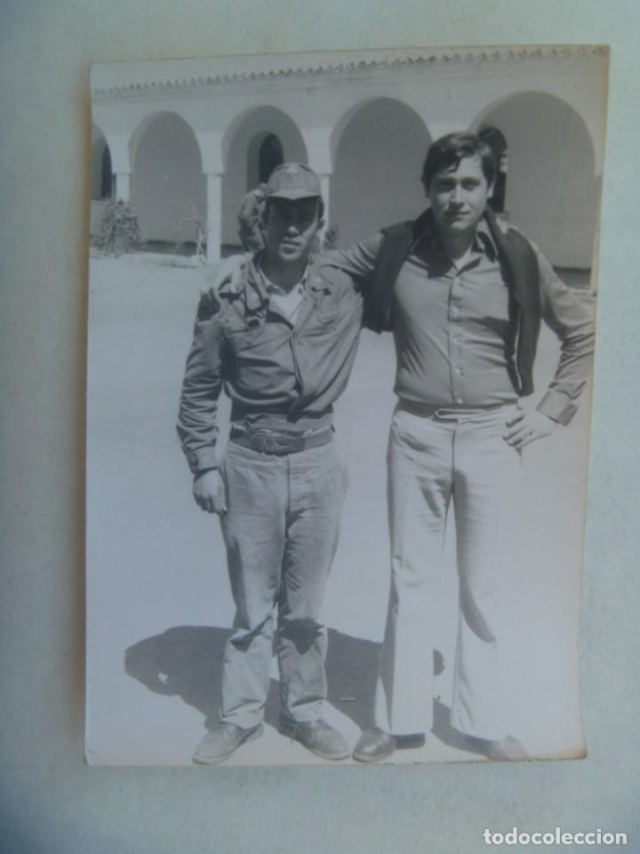 Fotograf&iacute;a antigua: AVIACION : FOTO DE MILITAR DEL EJERCITO DEL AIRE CON AMIGO