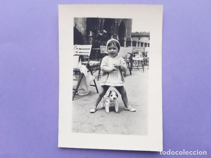 Alte Fotografie: ANTIGUA FOTOGRAFIA NI&Ntilde;A CON JUGUETE TERRAZA CATEDRAL LEON