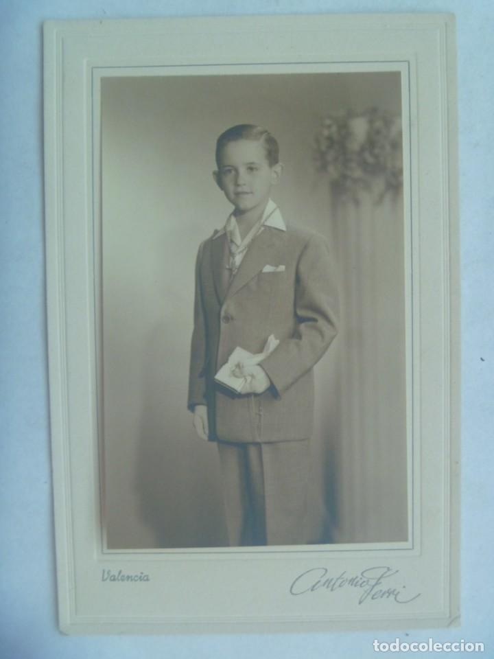 Photographie ancienne: PRECIOSA FOTO DE ESTUDIO DE NI&Ntilde;O DE PRIMERA COMUNION. DE ANTONIO FERRI, VALENCIA