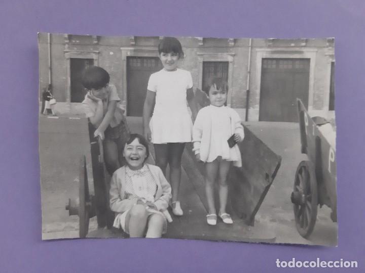 Fotografia antica: ANTIGUA FOTOGRAFIA NI&Ntilde;O NI&Ntilde;AS CARRO CARRETA LEON