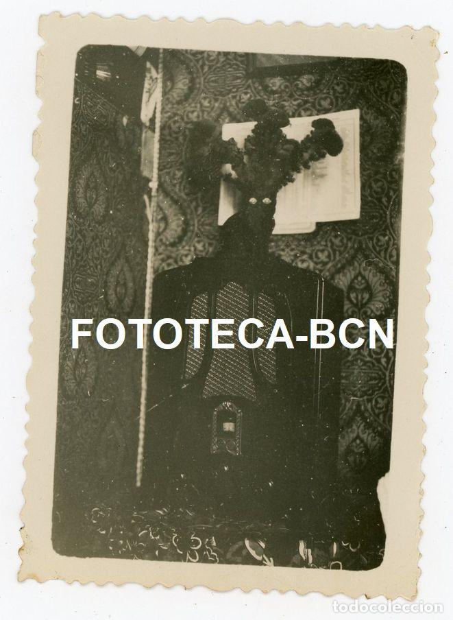 Fotografia antiga: FOTO ORIGINAL INTERIOR DE UNA VIVIENDA APARATO DE RADIO CATALUNYA A&Ntilde;OS 20/30