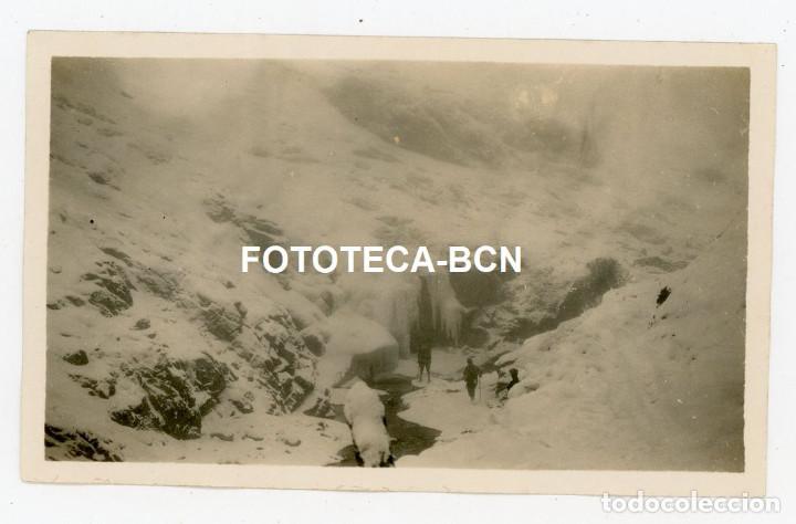 Fotografia antiga: FOTO ORIGINAL EXCURSIONISTAS EXCURSIONISMO RIO CASCADA HELADA POSIBLEMENTE PIRINEO CATALUNYA A&Ntilde;OS 30