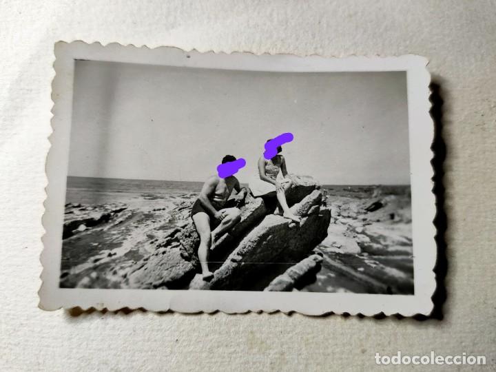 Fotografia antica: Antigua fotograf&iacute;a. Playa de Sopelana. vizcaya. ba&ntilde;istas. foto a&ntilde;os 40.