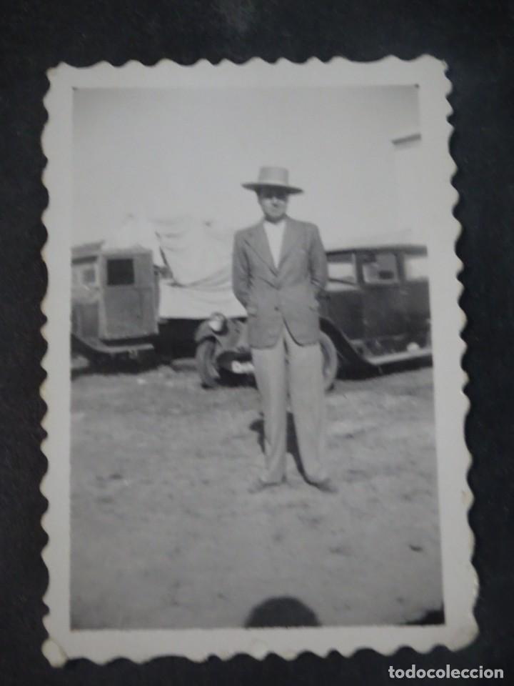 Fotografia antica: ANTIGUA FOTOGRAF&Iacute;A HOMBRE CON SOMBRERO, COCHE, 1935 , VER FOTOS
