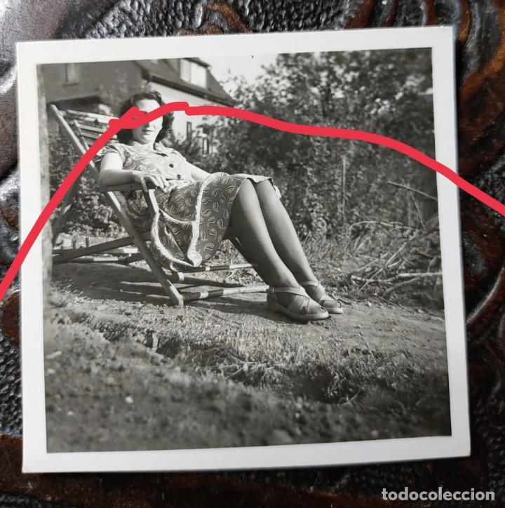 Alte Fotografie: Antigua fotograf&iacute;a. Chica en el campo. Foto a&ntilde;os 50.