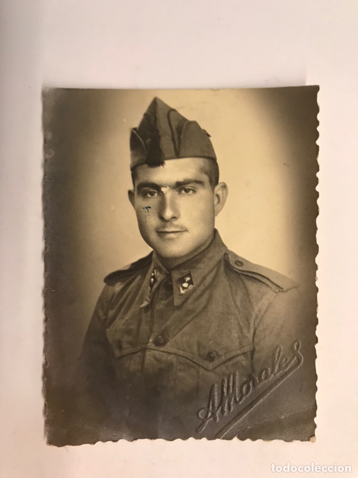 Fotografia antica: A. Morales fot&oacute;grafo. Militar Soldado del cuerpo de Artiller&iacute;a (a.1945)