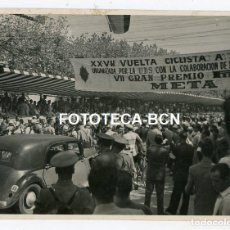 Fotografía antigua: FOTO ORIGINAL XXVII VUELTA CICLISTA A CATALUÑA ETAPA DE BARCELONA MONTJUIC META DE LLEGADA AÑO 1947