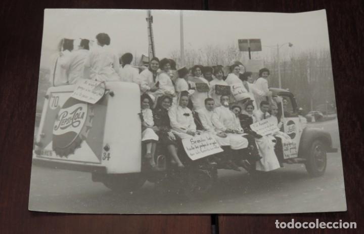 Fotograf&iacute;a antigua: FOTOGRAFIA DE CAMION DE PEPSI-COLA CON COMPARSA DE CARNAVAL, A&Ntilde;OS 50, MIDE 24 X 18 CMS.