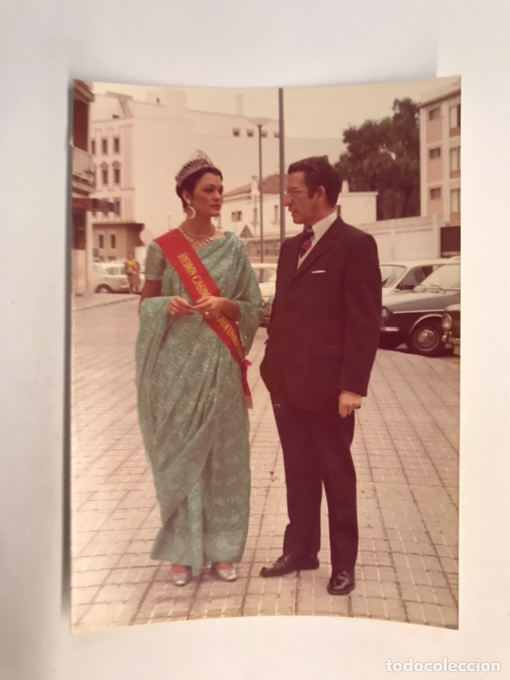 Fotograf&iacute;a antigua: CADIZ, Carnavales. Fotograf&iacute;a Reina de las fiestas acompa&ntilde;ada por el Teniente de Alcalde