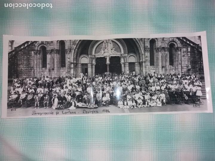 Fotograf&iacute;a antigua: FOTOGRAFIA PEREGRINACION DE TORTOSA A LOURDES 1986. VIRON. 60 X 24 CM.