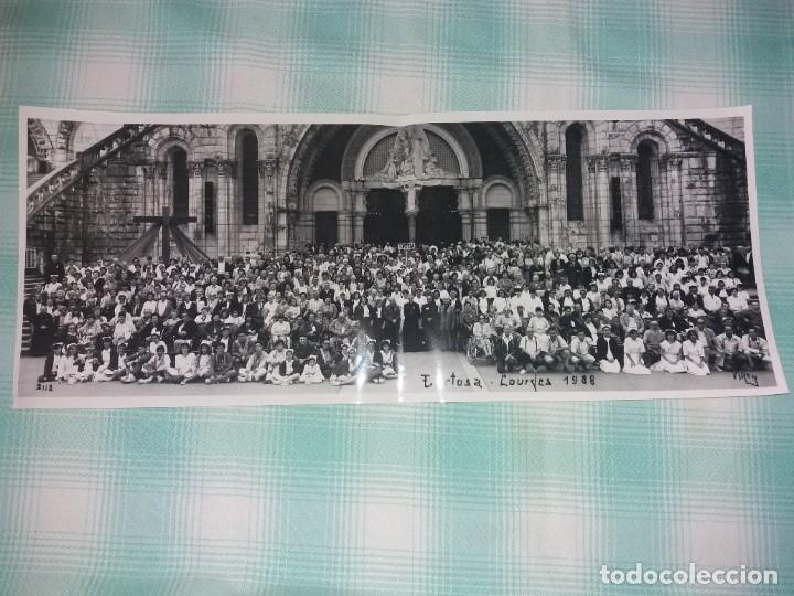Fotograf&iacute;a antigua: FOTOGRAFIA PEREGRINACION DE TORTOSA A LOURDES 1988. VIRON. 60 X 24 CM.
