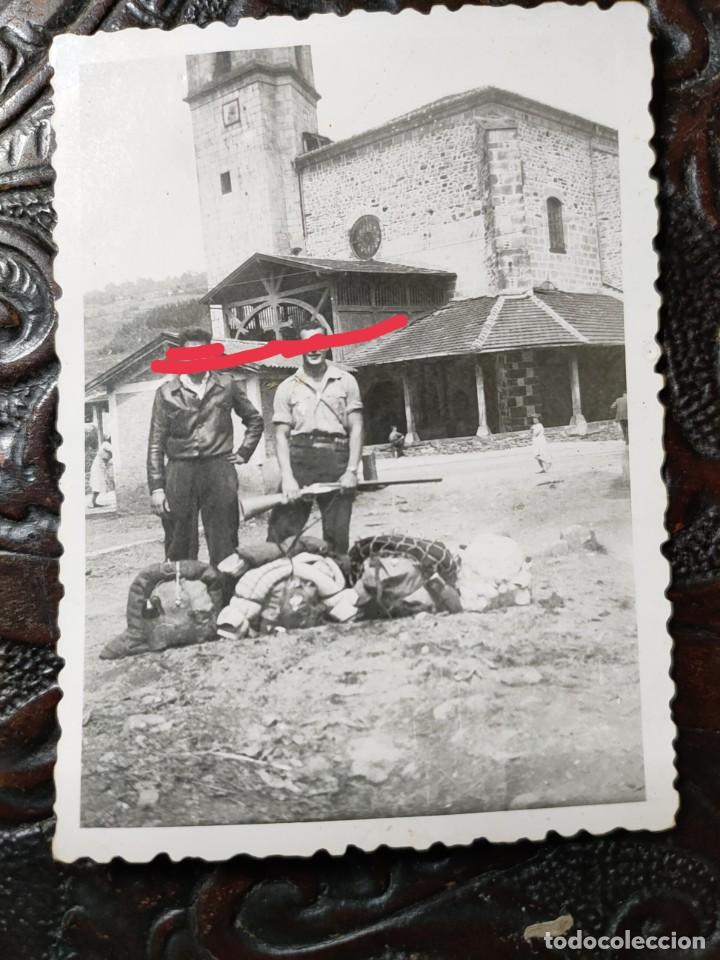 Fotograf&iacute;a antigua: Antigua fotograf&iacute;a. Areatza. Vizcaya. Chico con escopeta. Foto a&ntilde;os 40.