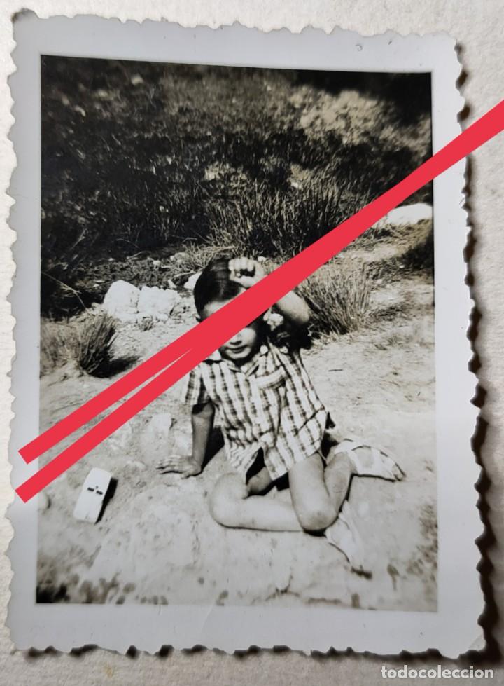 Fotografia antica: Antigua fotograf&iacute;a. Ni&ntilde;o con el cochecito. foto a&ntilde;os 40/50..