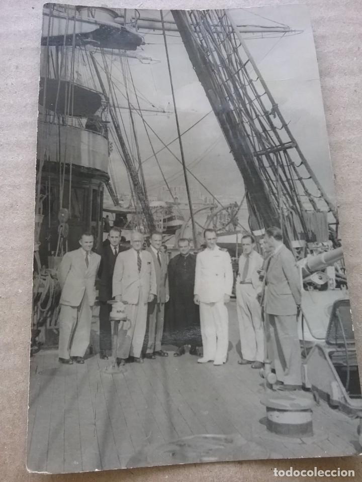 Photographie ancienne: Fotografia D. Santos Esquivias y autoridades en visita a velero a&ntilde;os 60(364-3))