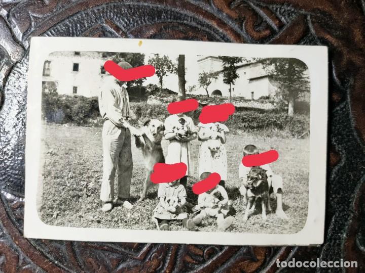 Fotografia antica: Antigua fotograf&iacute;a de luco (luko) Arrazua-Ubarrundia. &Aacute;lava.vitoria. con el perro.Foto a&ntilde;os 30.