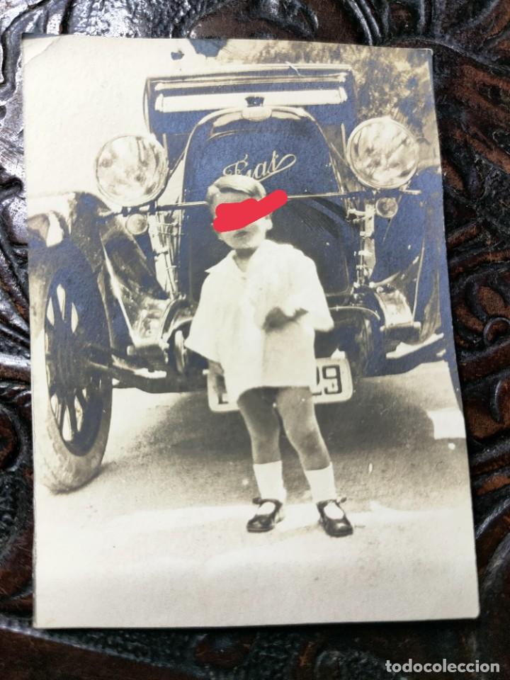 Alte Fotografie: Antigua fotograf&iacute;a. Autom&oacute;vil Fiat. ni&ntilde;o. Foto a&ntilde;os 30.