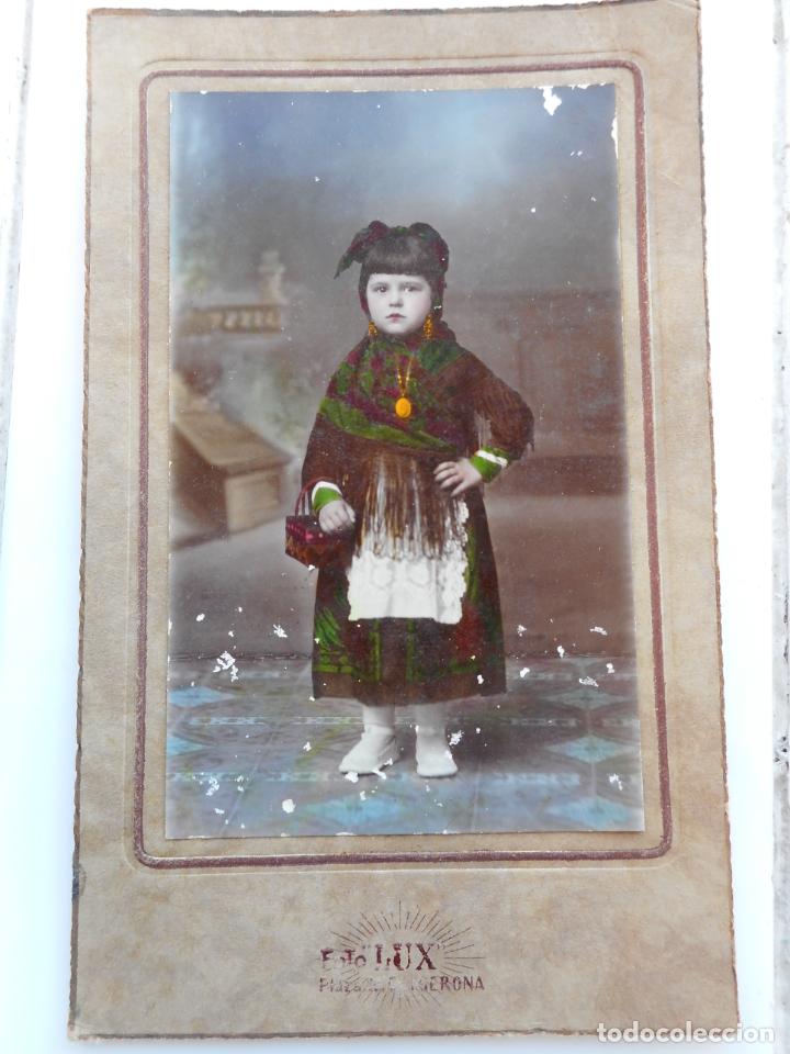 Fotograf&iacute;a antigua: ANTIGUA FOTOGRAFIA NI&Ntilde;A EN TRAJE TIPICO.COLOREADA.FOTO LUZ.GERONA PRINCIPIOS DEL XX.