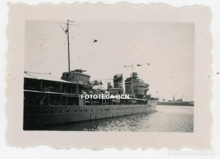 Photographie ancienne: FOTO ORIGINAL PUERTO DE BARCELONA MARINA ESPA&Ntilde;OLA ACORAZADO BARCO DE GUERRA HIDROAVION A&Ntilde;OS 40