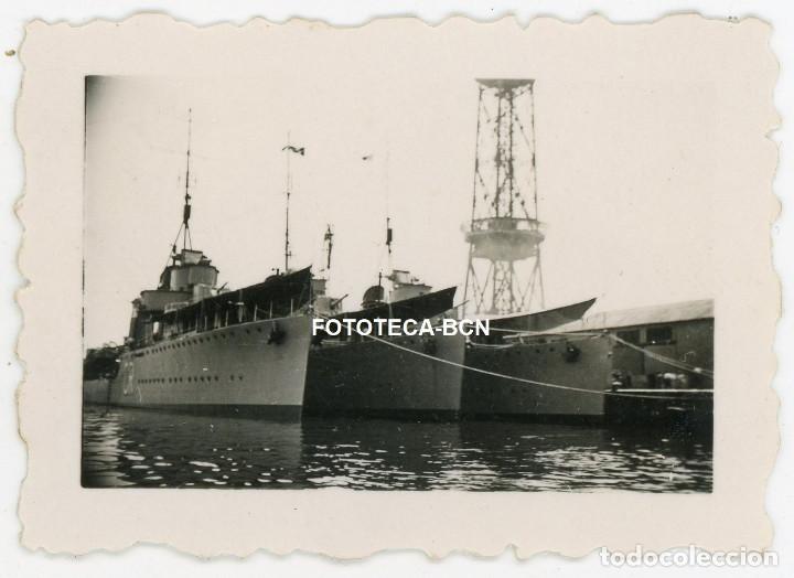 Photographie ancienne: FOTO ORIGINAL PUERTO DE BARCELONA MARINA ESPA&Ntilde;OLA ACORAZADO BARCO DE GUERRA VISTA DE PROA A&Ntilde;OS 40