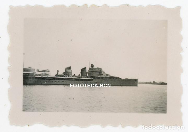 Photographie ancienne: FOTO ORIGINAL PUERTO DE BARCELONA MARINA ESPA&Ntilde;OLA ACORAZADO BARCO GUERRA HIDROAVION A&Ntilde;OS 40