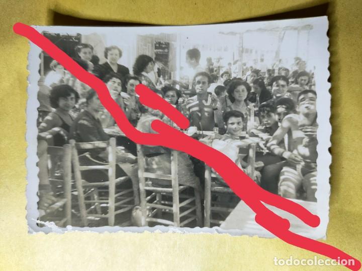 Fotografia antiga: Antigua fotograf&iacute;a. Comida familiar.