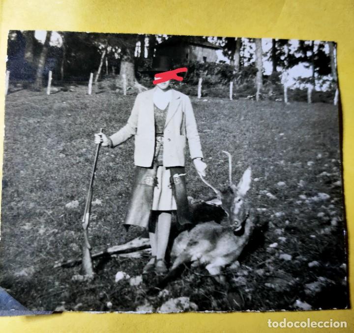 Fotografia antiga: antigua fotograf&iacute;a postal. se&ntilde;orita de caza con escopeta. A&ntilde;os 20