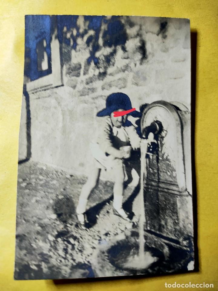 Fotografia antica: Antigua fotograf&iacute;a. ni&ntilde;os en la fuente, foto a&ntilde;os 20..