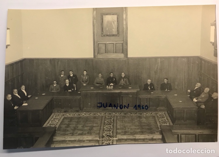 Fotografia antiga: OVIEDO GUERRA CIVIL Fotograf&iacute;a. Ayuntamiento. preparativos de la visita del Generalisimo ..