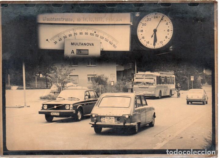 Fotografia antiga: FOTOGRAFIA DE CONTROL DE VELOCIDAD DE TRAFICO DE 1977. ORIGINAL. COCHES. MULTANOVA.