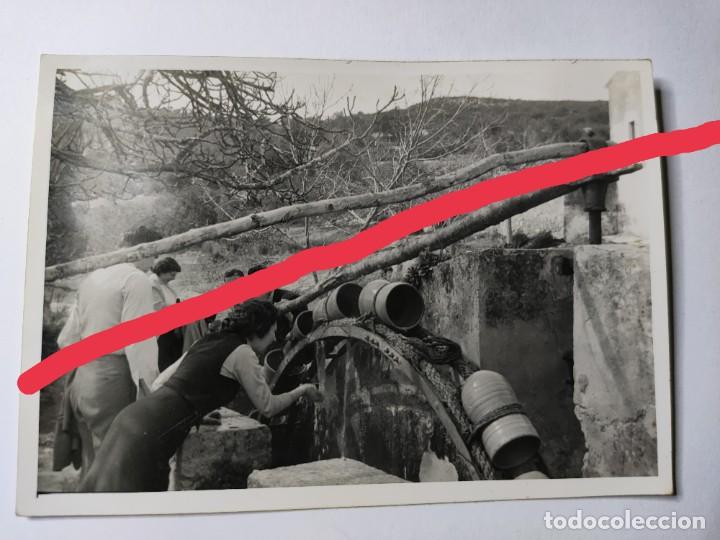 Fotograf&iacute;a antigua: Antigua fotograf&iacute;a. Fot&oacute;grafo laboratorio radio universidad. Foto a&ntilde;os 50.