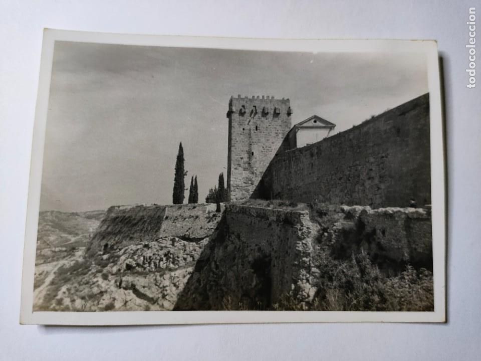 Fotograf&iacute;a antigua: Antigua fotograf&iacute;a. Fot&oacute;grafo laboratorio radio universidad. Foto a&ntilde;os 50.