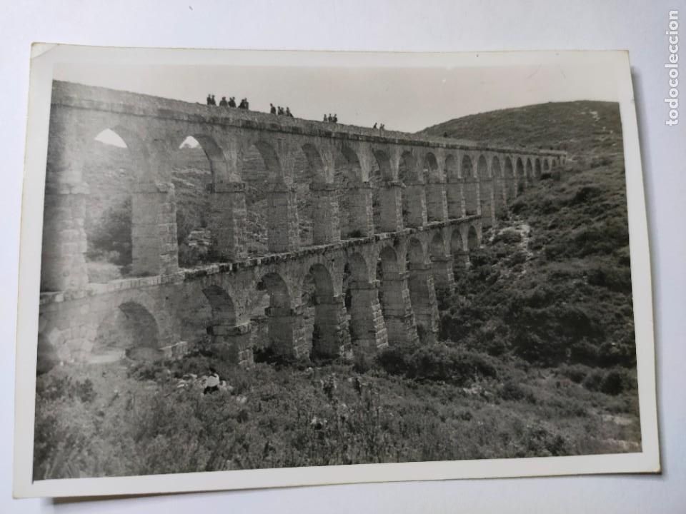Fotograf&iacute;a antigua: Antigua fotograf&iacute;a. Fot&oacute;grafo laboratorio radio universidad. Foto a&ntilde;os 50.