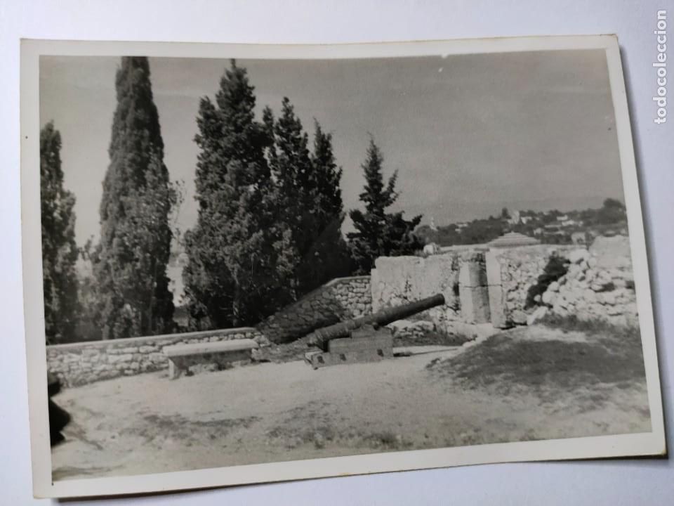 Fotograf&iacute;a antigua: Antigua fotograf&iacute;a. Fot&oacute;grafo laboratorio radio universidad. Foto a&ntilde;os 50.