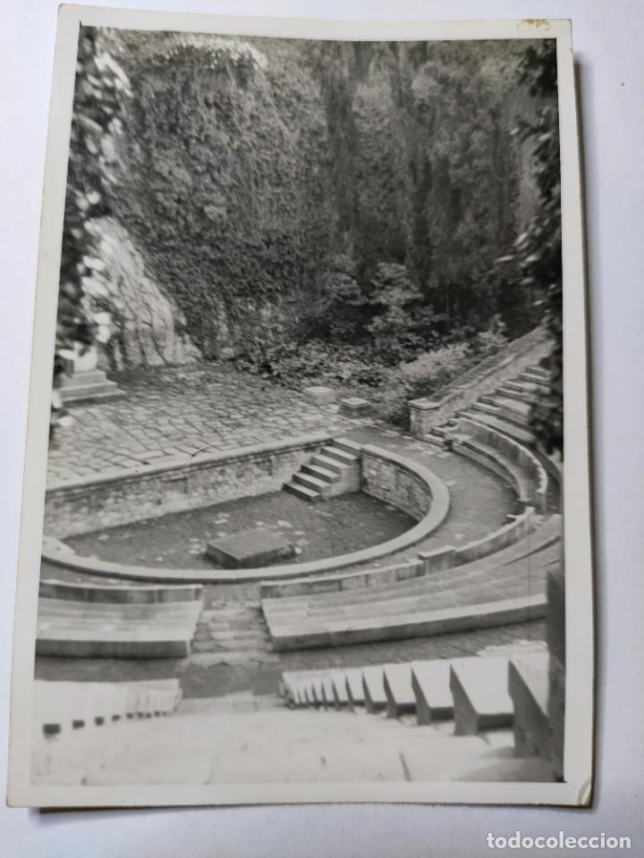 Fotograf&iacute;a antigua: Antigua fotograf&iacute;a. Fot&oacute;grafo laboratorio radio universidad. Foto a&ntilde;os 50.