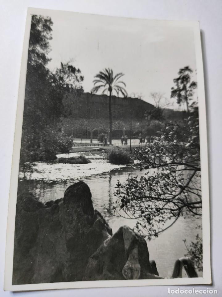 Photographie ancienne: Antigua fotograf&iacute;a. Fot&oacute;grafo laboratorio radio universidad. Foto a&ntilde;os 50.
