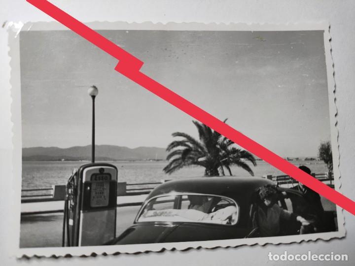 Photographie ancienne: Antigua fotograf&iacute;a. surtidor de gasolina. Esso. Gasolinera. Foto a&ntilde;os 50.