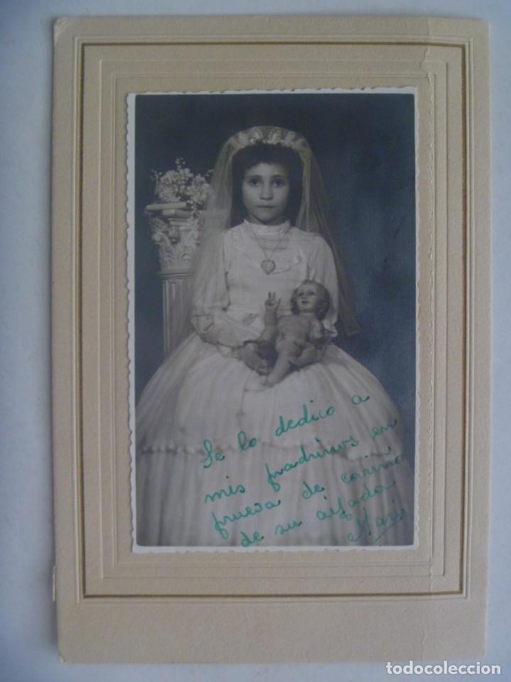 Fotograf&iacute;a antigua: PRECIOSA FOTO DE ESTUDIO DE NI&Ntilde;A DE PRIMERA COMUNION CON IMAGEN DE NI&Ntilde;O JESUS