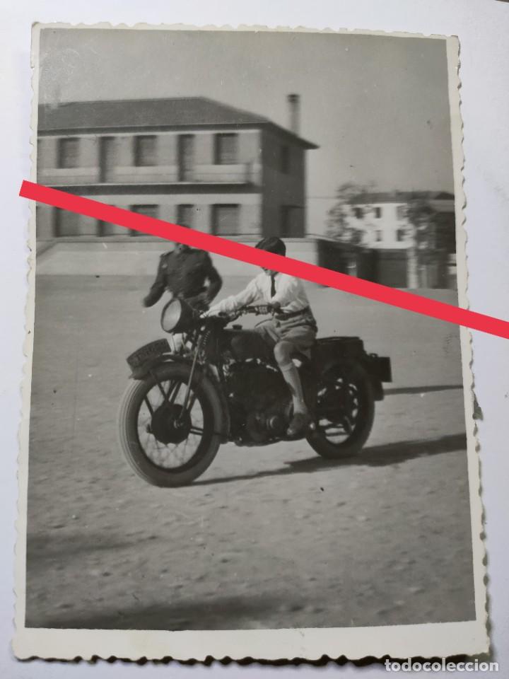 Antique Photography: Antigua fotograf&iacute;a. ni&ntilde;o con motocicleta del ej&eacute;rcito de Tierra. Foto a&ntilde;os 50.