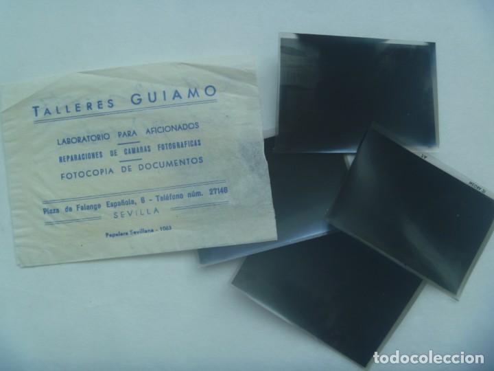 Fotografia antiga: FUNDA DE NEGATIVOS DE TALLERES GUIAMO DE SEVILLA, CON NEGATIVOS DE 4 FOTOS BLANCO Y NEGRO