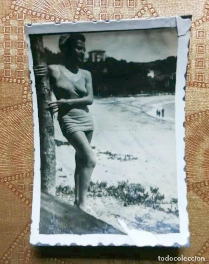 Photographie ancienne: Antigua fotograf&iacute;a.chica en ba&ntilde;ador.playa Santa Cristina Lloret de mar.provincia de gerona.40.