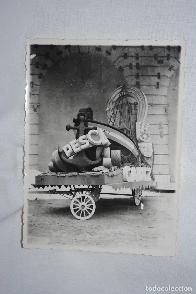 Fotograf&iacute;a antigua: CARROZA PARA EL DEFILE DE CARNAVAL DE CADIZ