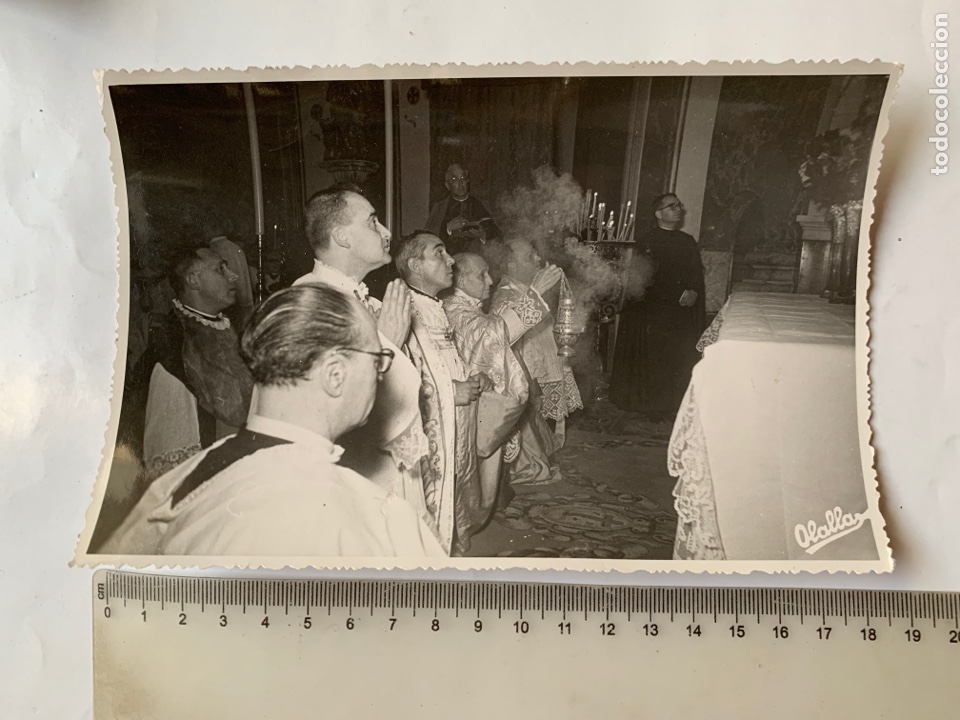 Alte Fotografie: FOTO. CELEBRACI&Oacute;N EUCAR&Iacute;STICA EN LA BAS&Iacute;LICA DE LA VIRGEN. F. G. OLALLA, FOT&Oacute;GRAFO. VALENCIA.